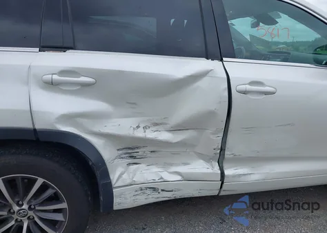 2018 Toyota Highlander Xle z USA, uszkodzony, nr VIN 5TDJZRFH5JS857358